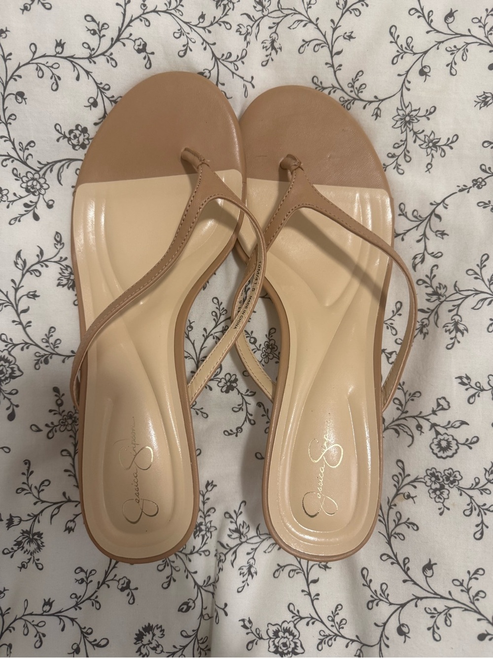 NWOT Jessica Simpson Beige and Tan Flip Flop Sandals